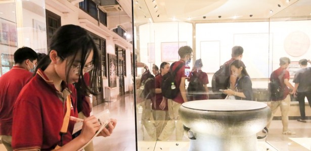 Báo ANTĐ: Học sinh Hà Nội học lịch sử qua trải nghiệm thực tế ở Bảo tàng