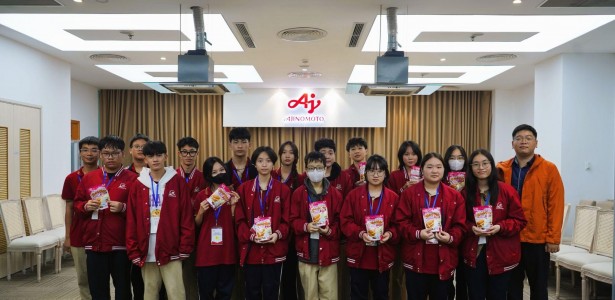 Học sinh THPT Hồ Tùng Mậu hào hứng tham gia buổi trải nghiệm thực tế tại Công ty Ajinomoto Việt Nam